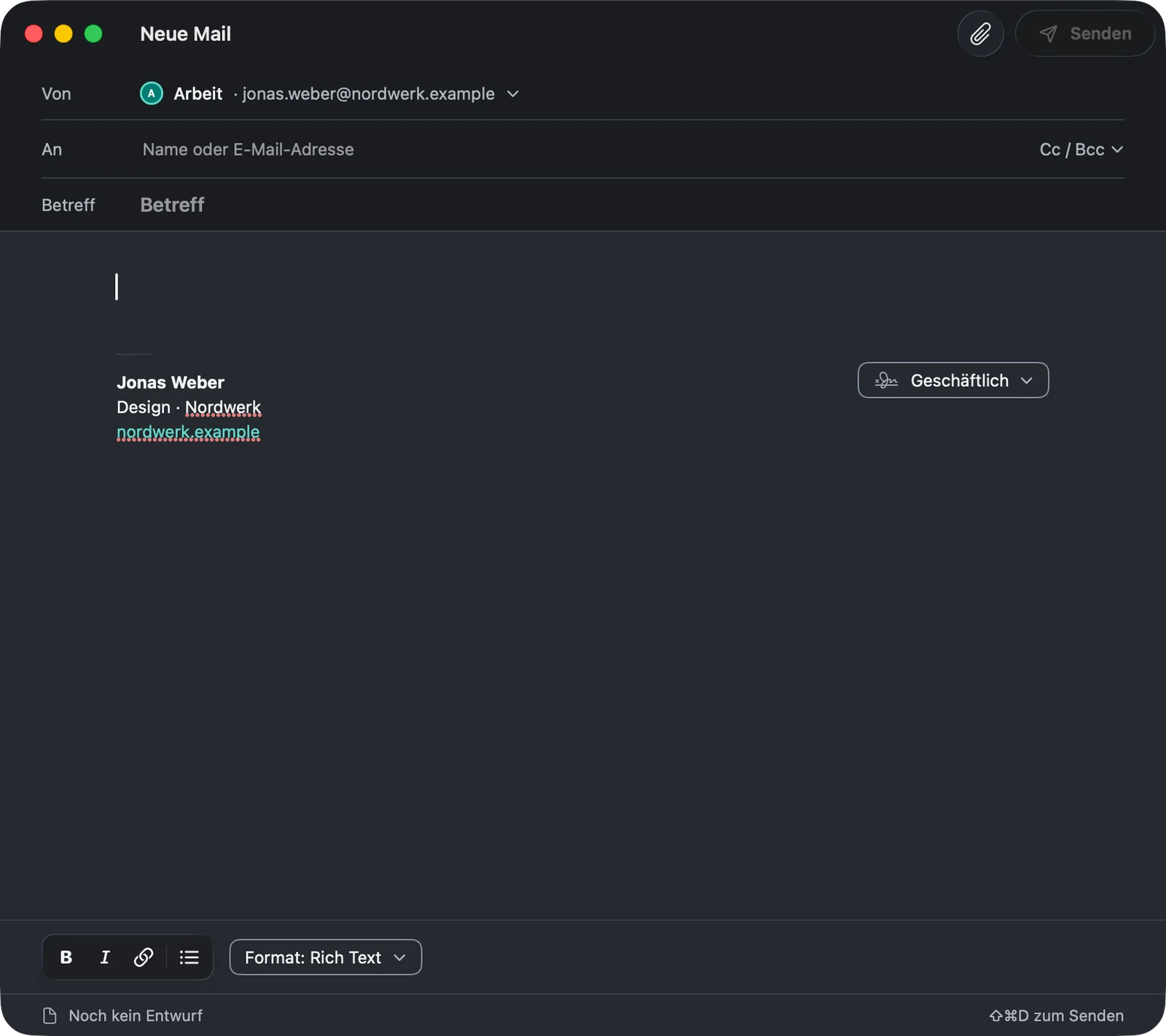 Ein leeres Schreibfenster „Neue Mail“: oben Von mit dem Konto Arbeit, An und Betreff, darunter der Text mit der Signatur „Geschäftlich“, unten die Formatleiste mit Fett, Kursiv, Link, Aufzählung und „Format: Rich Text“.