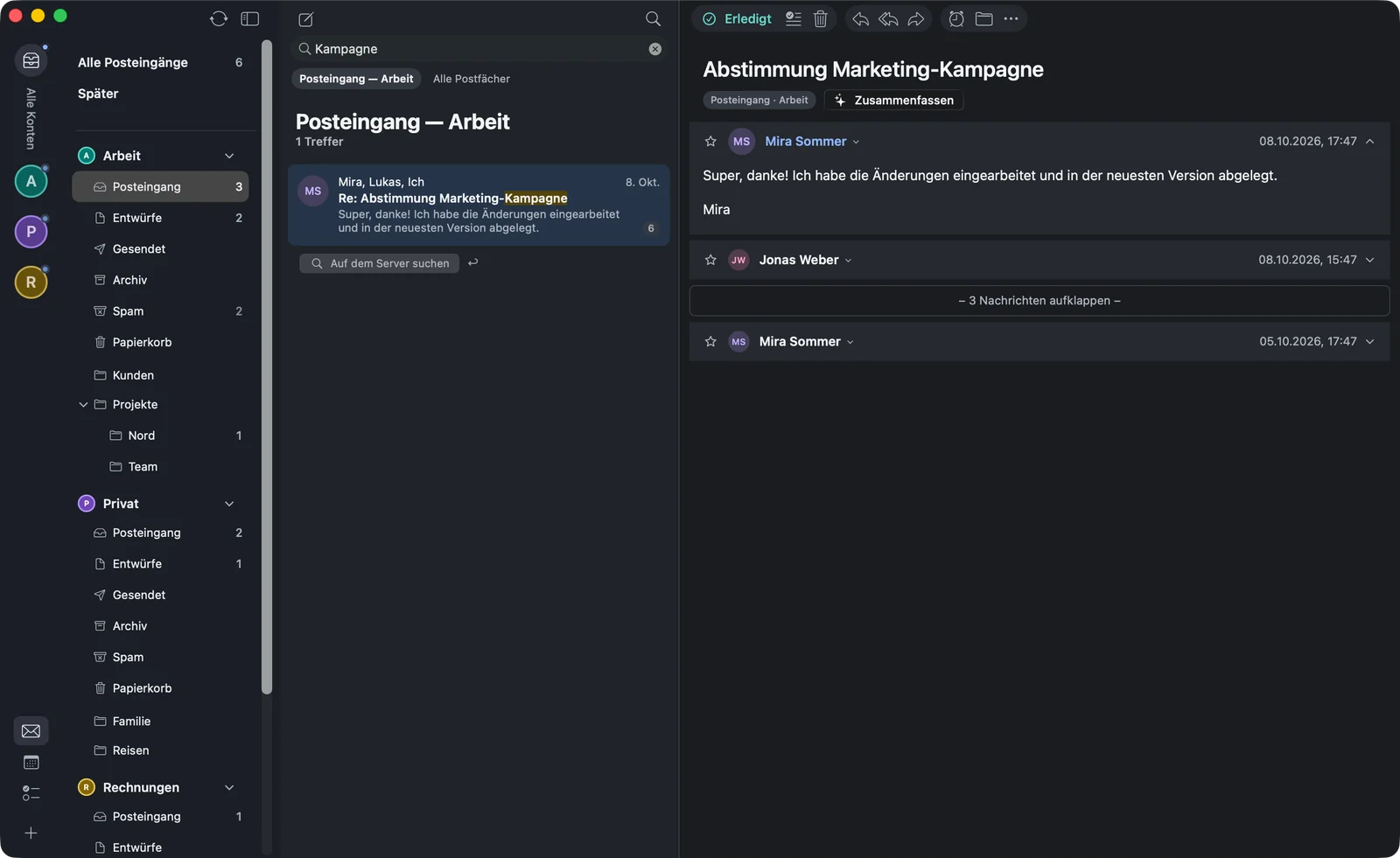Die Suche über der Mailliste mit dem Begriff „Kampagne“ und der Wahl zwischen „Posteingang — Arbeit“ und „Alle Postfächer“, darunter ein Treffer mit hervorgehobenem Suchwort und der Knopf „Auf dem Server suchen“.